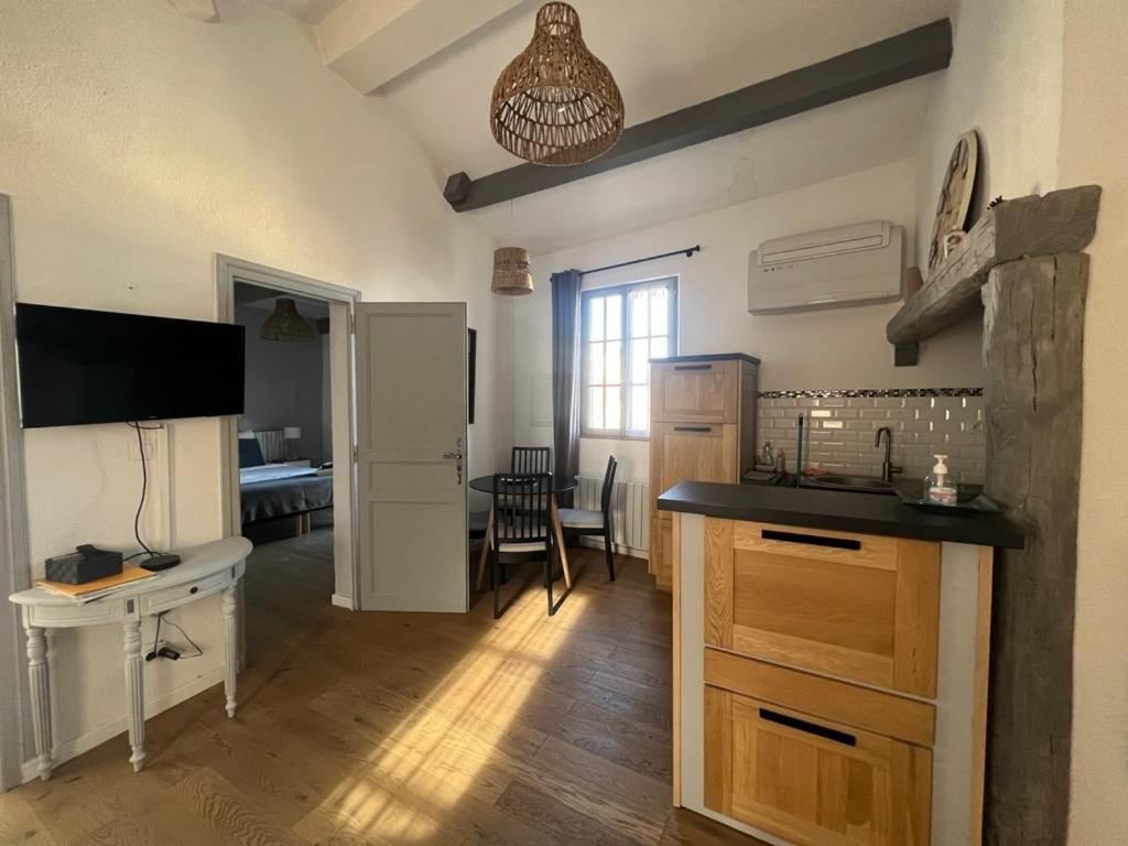 Appartement A 50 M De La Place Aux Herbes Uzès Esterno foto